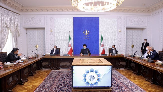 اعضاء هیات رئیسه اتاق ایران با ابراهیم رئیسی رئیس جمهوری دیدار کردند و درباره مسائل کلان اقتصادی ایران به گفت‌وگو پرداختند.