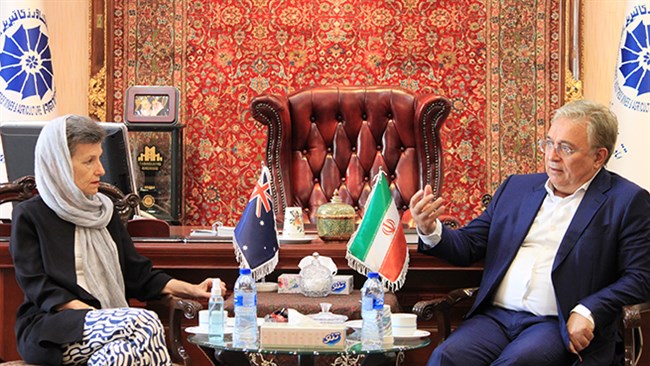 رئیس اتاق تبریز در دیدار با سفیر استرالیا در تهران، ایران را به دلایلی نظیر انرژی ارزان، نیروی کار جوان، پایین بودن مالیات و معافیت‌های طولانی‌مدت، منطقه‌ای جذاب برای حضور سرمایه‌گذاران استرالیایی عنوان کرد.