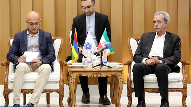 رئیس اتاق ایران در نشست با وزیر تجارت موریس با توجه به توافق‌نامه تجارت آزاد موریس با هند و چین از امکان همکاری چندجانبه و استفاده ایران از این ظرفیت سخن گفت.