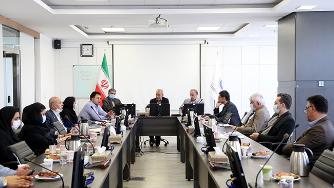 رئیس کمیسیون صنایع اتاق ایران می‌گوید انقلاب صنعتی چهارم می‌تواند با ارتقا مدیریت و بهره‌وری و همچنین کوچک‌تر کردن مقیاس تولید با صرفه، چالش‌های اساسی صنعت ایران در این حوزه‌ها را رفع کند.