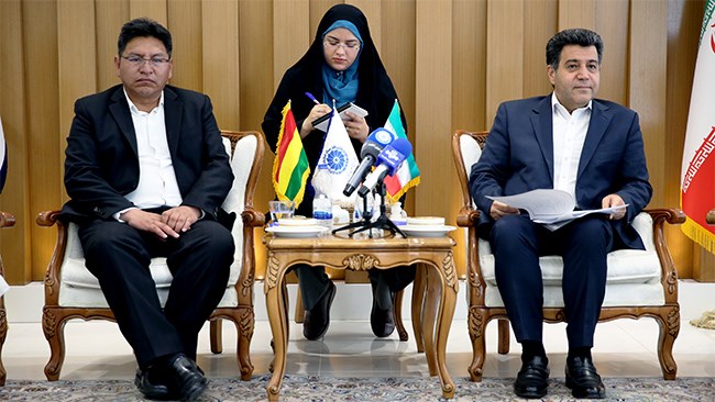 نایب‌رئیس اتاق ایران در دیدار با معاون وزیر خارجه بولیوی با نگاه به توافق‌های موردی بین دو کشور که عمده آنها بلاتکلیف باقی مانده است، توافق‌ روی تجارت ترجیحی و آزاد را پیشنهاد داد.