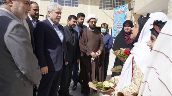 هم‌زمان با هفته دولت و با حضور معاون علمی و فناوری رئیس‌جمهور، هنرستان دخترانه 6 کلاسه‌ای که توسط جامعه نیکوکاری ابرار در شهرستان نیمروز استان سیستان و بلوچستان ساخته شده، افتتاح شد.