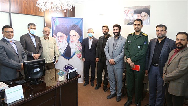 دفتر بسیج تجار و فعالان اقتصادی با حضور فعالان اقتصادی و مسئولان بسیج و سپاه در اتاق کرمان افتتاح شد.