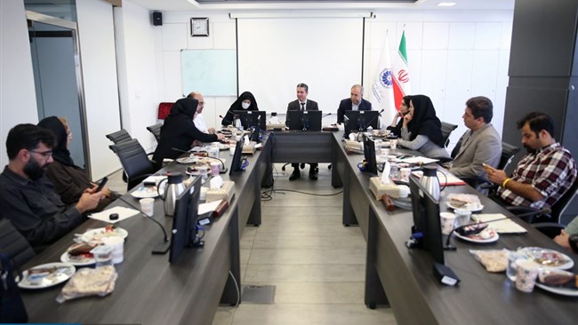 رئیس کمیسیون مسئولیت اجتماعی اتاق ایران از پیگیری این کمیسیون برای آزاد کردن دو تا سه هزار زندانی متخصص در سال و مشغول به کار کردن آن‌ها در بنگاه‌های اقتصادی بخش خصوصی خبر داد.