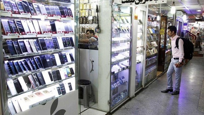 گمرک ایران از ممنوعیت رجیستری گوشی تلفن همراه مسافری از مبدا عراق طی روزهای ۱۰ تا ۳۱ شهریور خبر داد.