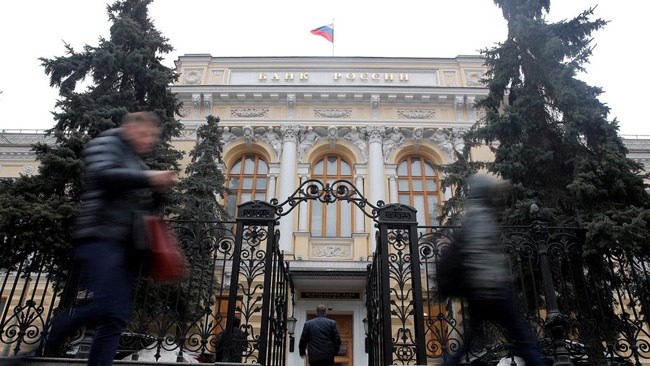 بانک مرکزی روسیه نرخ بهره را بیشتر از حد انتظار افزایش داده و به ۱۵ درصد رساند تا هزینه استقراض در این کشور در واکنش به مشکلات اقتصادی برای چهارمین بار افزایش پیدا کند.
