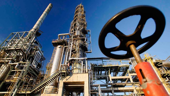 بر اساس گزارش مرکز آمار ایران در 9 ماهه اول امسال نرخ رشد تولید ناخالص داخلی با نفت ٣.٣ درصد و بدون نفت ٢.٩ درصد بوده است.