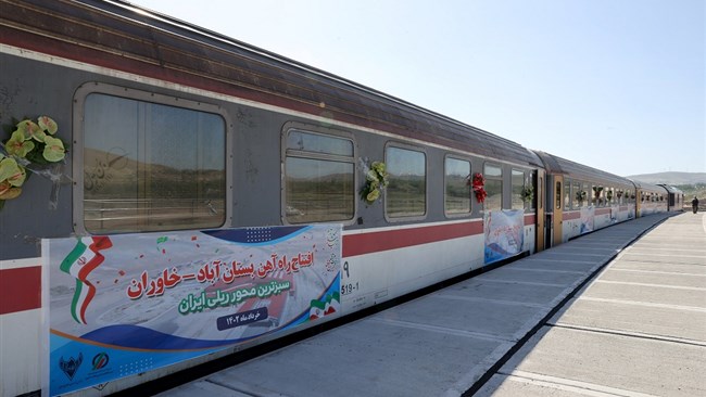 راه‌آهن بستان‌آباد-خاوران به طول ۴۴ کیلومتر که با حضور رئیس‌جمهور افتتاح شد، ضمن کوتاه کردن مسیر و زمان سفر ریلی از تبریز به و مرکز، می‌تواند به توسعه ترانزیت ریلی بین‌المللی از طریق ایران نیز کمک کند.