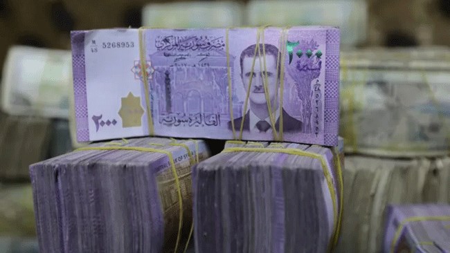 ارزش واحد پولی سوریه در بازارهای غیررسمی به پایین‌ترین سطح خود رسیده است، در حدی هر دلار آمریکا در ازای 11 هزار پوند سوریه معامله می‌شود.
