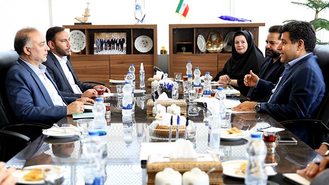 رئیس اتاق ایران با هدف پیشبرد دیپلماسی اقتصادی، پیشنهاد تشکیل کارگروه‌های مشترک میان بخش خصوصی و دولت برای اولویت‌بندی و شناسایی مزیت‌های اقتصادی کشورهای هدف را مطرح کرد.
