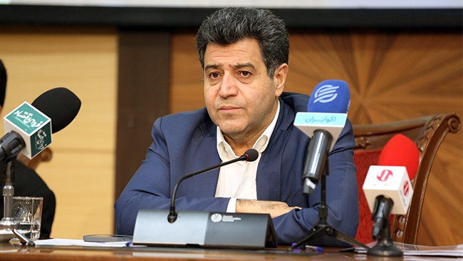 حسین سلاح‌ورزی، رئیس اتاق ایران، می‌گوید: اتاق ایران باشگاه سیاسی نیست، تحت هیچ شرایطی اجازه نخواهیم داد که اتاق به پناهگاه سیاسیون تبدیل شود و وقت آن رسیده تا همه سوت پایان رقابت‌های انتخاباتی را به صدا درآورند.