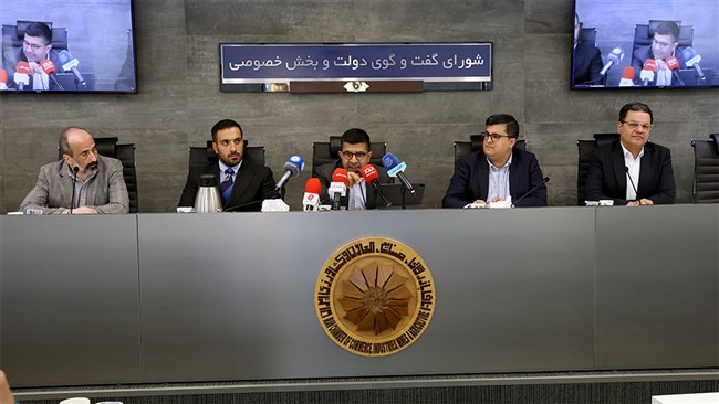 فعالان اقتصادی در نشست «پیمان‌سپاری ارزی، ترمز تولید و صادرات» از سلسله نشست‌های توسعه و گفت‌وگو، ضمن انتقاد از تداوم نگاه‌های قهری در حوزه پیمان‌سپاری ارزی، بر لغو این تعهد برای بخش خصوصی تأکید کردند.