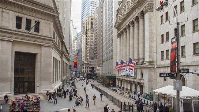 گزارش جدید شاخص مراکز مالی جهانی روز پنجشنبه در رتبه‌بندی خود نشان داد که نیویورک به‌راحتی رتبه برترین مرکز مالی جهان را برای خود حفظ کرده‌ است و لندن همچنان در رده دوم قرار دارد.
