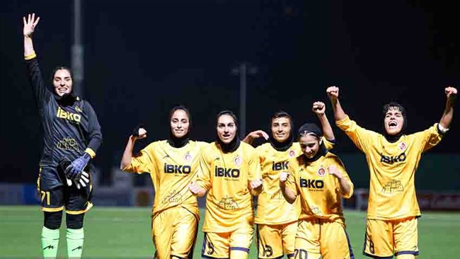 نگاهی به رقم قرارداد بهترین بازیکنان فوتبال زنان نشان می‌دهد، آن‌ها در نهایت رقم قراردادشان بیش از ۱ میلیارد تومان نیست، آن هم با احتساب پاداش. رقمی که در مقایسه با درآمدهای بازیکنان مرد بسیار ناچیز است.