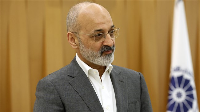 نایب‌رئیس اتاق ایران حرکتی که در مسیر واقعی شدن نرخ ارز آغاز شده است را اقدامی موثر توصیف کرد و گفت: رفتن به سمت نرخ واقعی ارز، مطالبه جدی فعالان اقتصادی است که خوشبختانه سیاست‌ها به این سمت است.