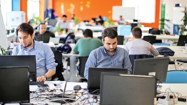 سازمان فناوری اطلاعات ایران اعلام کرد: کسب‌و‌کارهای فعال در حوزه اقتصاد دیجیتال کشور که حداقل سه ماه سابقه فعالیت در سکوهای داخلی را دارند، حمایت می‌شوند.