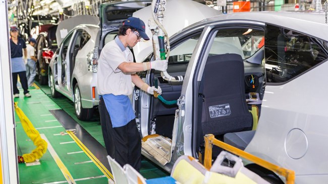 دولت ژاپن روز پنجشنبه اعلام کرد که صادرات ژاپن در ماه فوریه به لطف بهبود سفارش‌ها در حوزه خودرو و ماشین‌آلات نسبت به سال گذشته ۷٫۸ درصد افزایش‌یافته است.