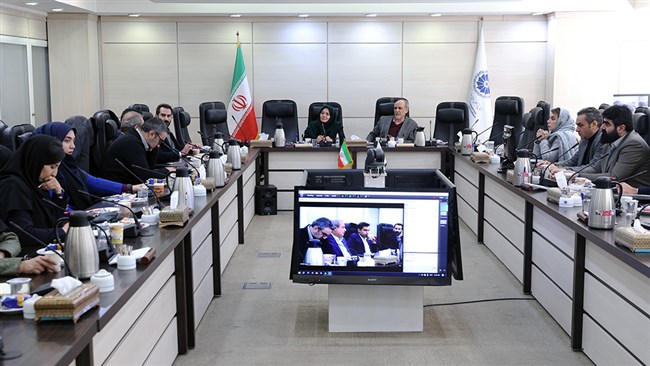 در نشست کمیسیون فاوای اتاق ایران، تأکید شد که آیین‌نامه ارائه خدمات غیرحضوری نسخ الکترونیکی در داروخانه‌ها، یک‌سویه تدوین شده و نظرات بخش خصوصی در آن اعمال نشده است.