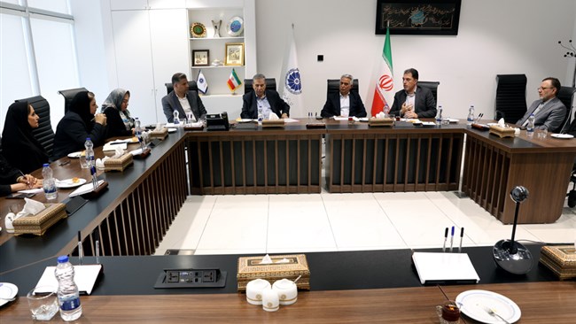 رئیس اتاق ایران در دیدار با شورای مرکزی کانون ملی زنان بازرگان ایران گفت: اتاق ایران برای توانمند کردن تشکل‌ها برنامه جدی دارد و می‌خواهد از ظرفیت مشاوره‌ای و تخصصی تشکل‌ها در امور متعدد استفاده کند.