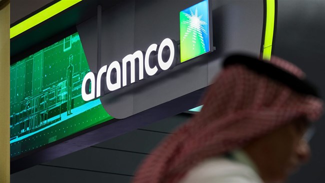 قرارداد فیفا با آرامکو، غول عربستانی نفت و گاز جهان که یکی از بزرگترین شرکت‌های تولید گاز گلخانه‌ای است، انتقادات زیادی را به همراه داشته است.