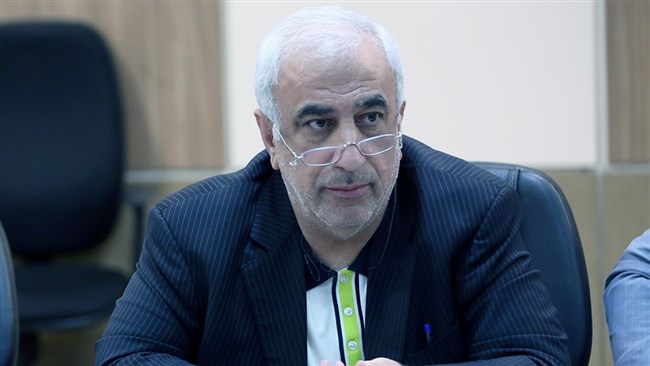 رئیس کمیسیون اقتصاد کلان اتاق ایران معتقد است: تعطیلی روز شنبه موضوعی است که با رفاه اقتصادی و آسایش مردم در ارتباط است و باید از سیاسی کردن این موضوع پرهیز شود.