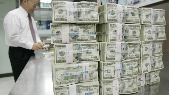 براساس گزارش جدید موسسه مالی بین‌المللی، جهان درگیر بدهی ۳۱۵ هزار میلیارد دلاری است.