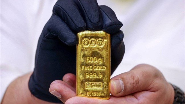با وجود کاهش جزئی قیمت طلا در بازارهای جهانی در روز شنبه، انتظار کاهش نرخ بهره فدرال رزرو آمریکا در سال جاری میلادی قیمت طلا را برای چهارمین ماه پیاپی افزایش داده است.