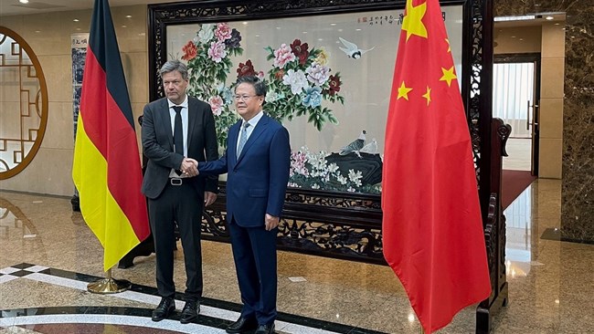صدراعظم آلمان معتقد است که روابط تجاری اتحادیه اروپا و چین، تحت‌تاثیر حمایت چین از روسیه در جنگ اوکراین قرار گرفته است.