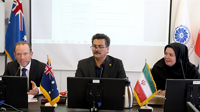 در نشست توسعه تجارت ایران با استرالیا، با اشاره به ضرورت توسعه همکاری‌های دو کشور در زمینه‌های غیرتحریمی، بر تسهیل صدور ویزای تجاری با توصیه‌نامه‌های اتاق ایران و اتاق مشترک تأکید شد.