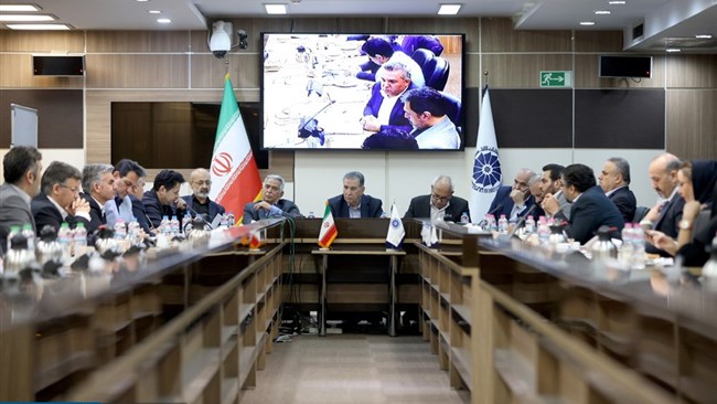 در نشست هیات رئیسه اتاق ایران با هیات نمایندگان اتاق بوشهر بر تشکیل میز انرژی و پتروشیمی در این اتاق با هدف استفاده از ظرفیت‌های استانی در مسیر توسعه آن، تأکید شد.