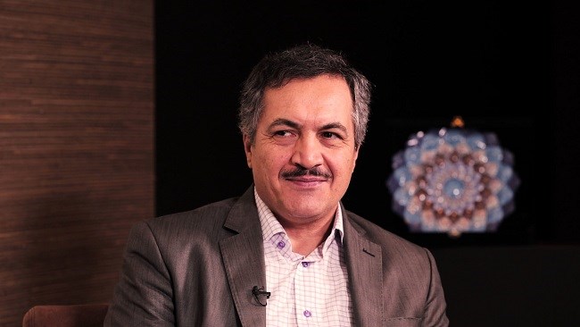 باید توانایی‌‌‌های داخلی را در معرض تعاملات اقتصاد بین‌المللی قرار داد، از ظرفیت‌‌‌های کشور در این جهت استفاده کرد و مزایای نسبی و مطلق کشور در تعاملات بین‌المللی را با اهداف توسعه مورد استفاده قرار داد.