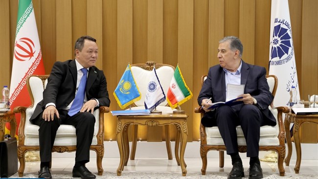 رئیس اتاق ایران با بیان اینکه حجم تجارت 300 میلیون دلاری ایران و قزاقستان متناسب با امکانات و ظرفیت‌های دو کشور نیست، بر اجرای هر چه سریع‌تر موافقت‌نامه همکاری‌های مشترک ایران و قزاقستان تأکید کرد.