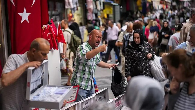 آمارهای رسمی روز دوشنبه نشان داد که نرخ تورم سالانه ترکیه در ماه جولای به‌شدت کاهش یافت و به ۶۱٫۷۸ درصد رسید، بااین‌همه وجود بحران هزینه زندگی در این کشور همچنان ادامه دارد.