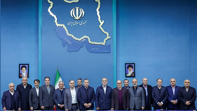 در دیدار اعضای هیات رئیسه و برخی از اعضای هیات نمایندگان اتاق ایران با رئیس‌جمهوری، دو بسته پیشنهادی بخش خصوصی درباره جبران خسارت قطع برق و گاز واحدهای تولیدی و راه‌اندازی سامانه شفافیت اقتصادی، ارائه شد.