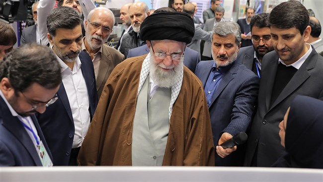 حضرت آیت‌الله خامنه‌ای، رهبر معظم انقلاب اسلامی ضمن بازدید از نمایشگاه «پیشگامان پیشرفت، رویداد ملی توانمندی‌ها و دستاوردهای بخش خصوصی» در جریان فعالان اقتصادی حاضر در این رویداد قرار گرفتند.