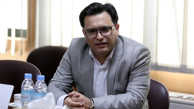 امیر حیدری، دبیر انجمن مدیریت کیفیت ایران در یادداشتی به تندیس فروشی در همایش‌ها و گردهمایی‌ها پرداخته که برخلاف عناوین اطلاق شده، هیچ تناسبی با کیفیت و ارتقای آن ندارد.