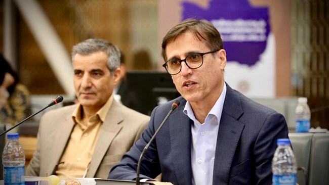 عیسی منصوری رئیس مرکز پژوهش‌های اتاق ایران از مقررات‌زدایی به عنوان یک تله بروکراسی یاد کرد که باید متوقف شود. به باور او بهترین راهکار رفتن به سمت شبکه‌سازی و استفاده از ظرفیت‌های استانی است.