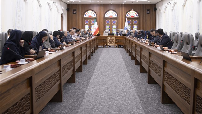 نشست کانون تفکر اقتصاد استان یزد با حضور فعالان اقتصادی و اقتصاددانان استان با محوریت بررسی آثار فعال شدن مکانیسم ماشه و فشارهای ناشی از آن بر اقتصاد ایران برگزار شد.