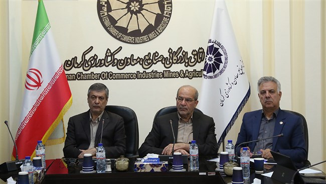 رئیس اتاق کرمان با بیان اینکه این مجموعه در بخش‌های اقتصادی مرجع بوده و توانسته نقش مشورتی و قانونی خود را به خوبی ایفا کند، گفت: استانداران کرمان در برهه های مختلف اذعان داشتند که اتاق کرمان، اتاق فکر اقتصادی استان است.