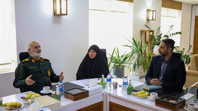 شهلا عموری در نشست هم‌اندیشی با فرمانده قرارگاه منطقه‌ای کربلا نیروی زمینی سپاه پاسداران انقلاب اسلامی گفت: حمایت از کسب‌وکارهای محلی و رفع موانع اداری، کلید اصلی رونق اقتصادی استان خوزستان است.