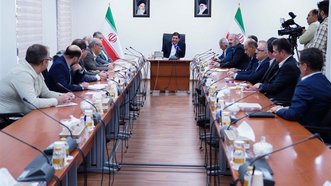 مشاور و دستیار مقام معظم رهبری در جمع هیئت رئیسه اتاق ایران گفت: توطئه دشمن بر بستر مشکلات اقتصادی استوار است و بخش خصوصی می‌تواند این حربه آمریکا را با افزایش تولید و سودآوری نقش برآب کند.