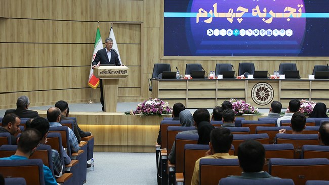 رئیس اتاق بازرگانی، صنایع، معادن و کشاورزی کرمان راه نجات کشور از وضع موجود را عبور از اقتصاد منابع محور به اقتصاد دانش بنیان و ارزش آفرین دانست و گفت: این گذار تنها با اتکا به صنعت نسل چهارم ممکن خواهد بود.