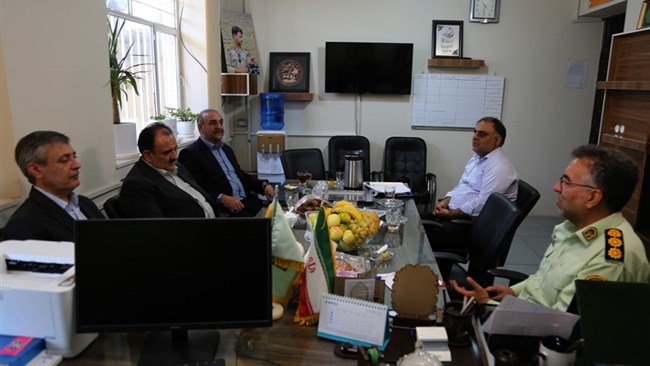 رئیس اتاق کرمان گفت: اتاق کرمان با بهره گیری از تیم کارشناسی قوی و 20 مشاور تخصصی در حوزه های مختلف اقتصادی از جمله مالیات و بازرگانی، آماده همکاری با پلیس امنیت اقتصادی استان  است.