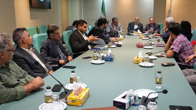 بیست‌ویکمین جلسه کمیسیون معادن و صنایع معدنی اتاق بازرگانی اصفهان، با حضور جمعی از فعالان معدنی و مسئولان اتاق‌های بازرگانی سراسر کشور حضور داشتند برگزار شد.