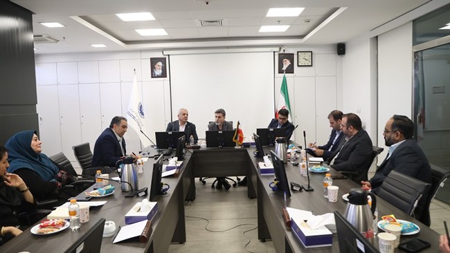 نمایندگان فروشگاه‌های آنلاین خرید و فروش طلا بر تسریع فرآیند تدوین دستورالعمل خرید و فروش آنلاین طلا شده تأکید کرده و خواستار مشارکت نمایندگان خود در مراحل تدوین این دستورالعمل شدند.