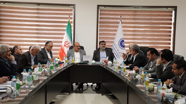 در نشست کمیسیون کشاورزی و منابع طبیعی اتاق ساری با اشاره به بانکداری نیمه‌فعال در روزهای پنج‌شنبه، پیشنهاد شد: سطح خدمات شعبات کشیک در روزهای پنجشنبه اصلاح و سقف انتقال پول در بانکداری الکترونیکی 5 برابر شود.