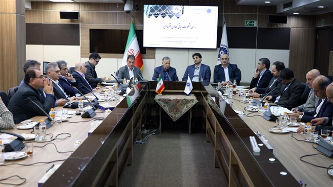 در نشست روسای کمیسیون‌های اتاق ایران با رئیس سازمان امور مالیاتی ضمن تأکید بر رعایت عدالت مالیاتی، حمایت از کسب‌وکارها با هدف توسعه سرمایه‌گذاری در شرایط تحریمی امروز، تأکید شد.