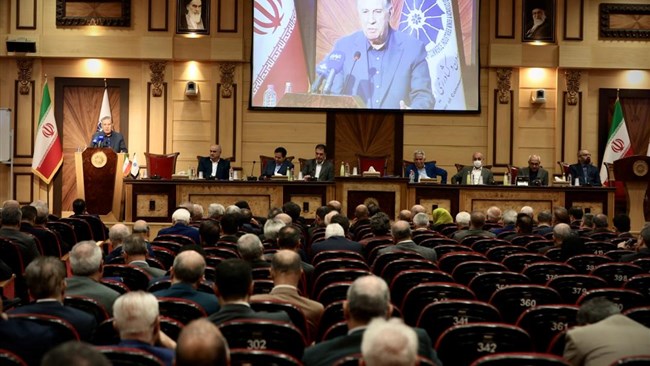 اعضای هیات نمایندگان اتاق ایران در بیست و هفتمین نشست دوره دهم، ضمن تاکید بر ضرورت اصلاح سیاست‌های ارزی کشور، خواستار حمایت ویژه از صاحبان کسب‌وکار و کاهش سطح فشار به آنها در قانون بودجه 1405 شدند.
