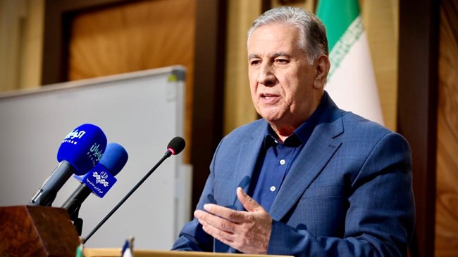 رییس اتاق ایران با تاکید بر اینکه امروز بخش خصوصی توانمند و مسئول، ملزم به استفاده از فناوری‌های نوین است، تصریح کرد: متاسفانه کشورمان در قیاس با دیگر کشورها در زمینه فرآیند تحول دیجیتال فاصله بسیار زیادی دارد.