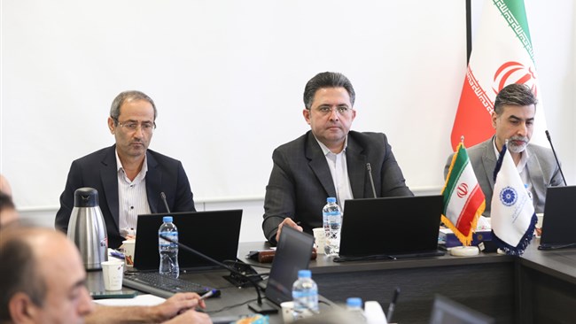 رئیس کمیسیون فناوری اطلاعات و ارتباطات اتاق ایران ضمن انتقاد از موازی‌کاری‌ نهادها و دستگاه‌های متعدد در زمینه هوش مصنوعی، گفت: بهتر است که فعالیت‌ها متمرکز و در یک مرکز یا ستاد انجام شود.